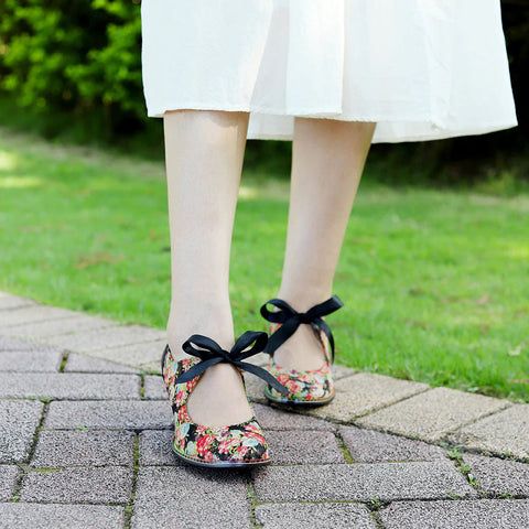 Hand-Painted Floral Laces Elegant Pumps